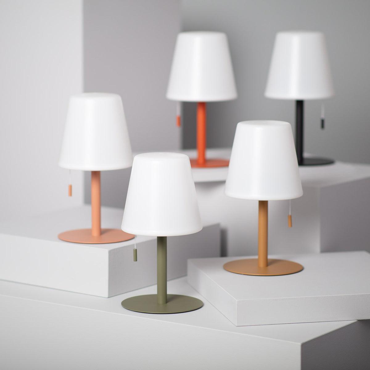 Lampada da Tavolo LED Ricaricabile Nero IP44 In Alluminio e Policarbonato