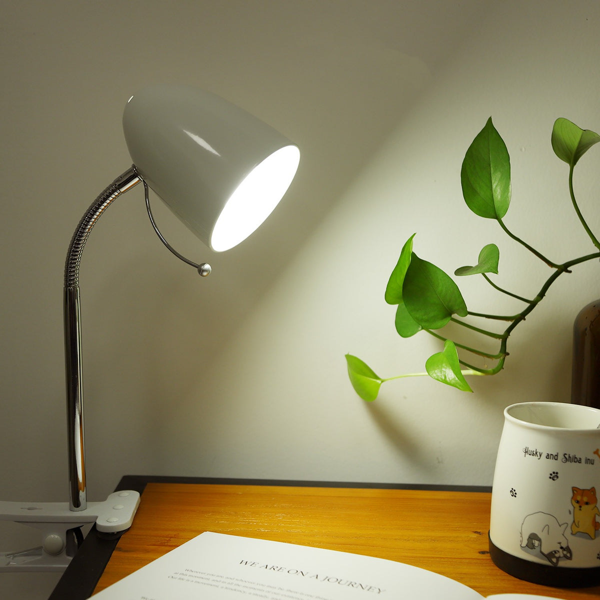 Lampada Da Tavolo Bianca Per Lampadine Led E27 Con Clip Aigostar