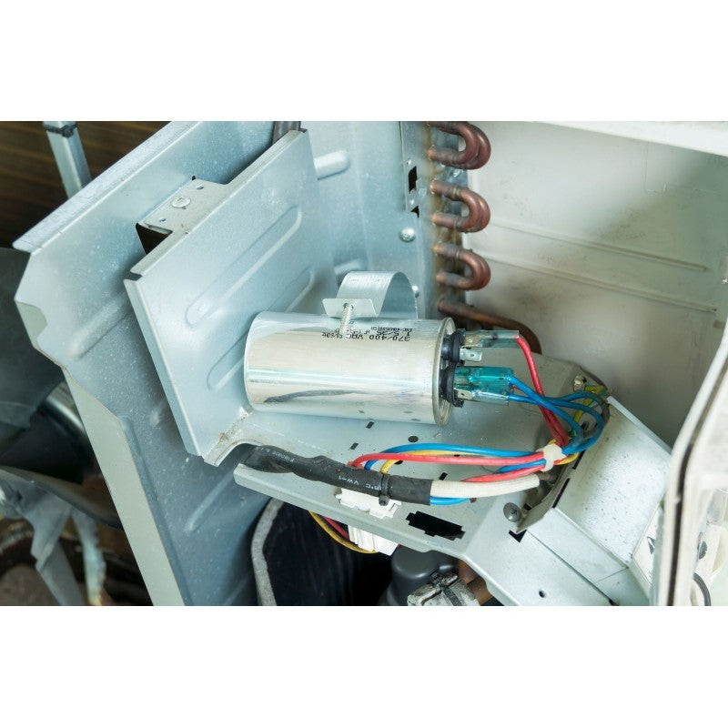 Condensatore Permanente Per Motori Elettrici 3.5 µF 450V. Dado M8