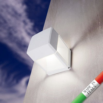 Applique in Resina ELISA WALL Bianco IP55 con LED GX53 10W CCT