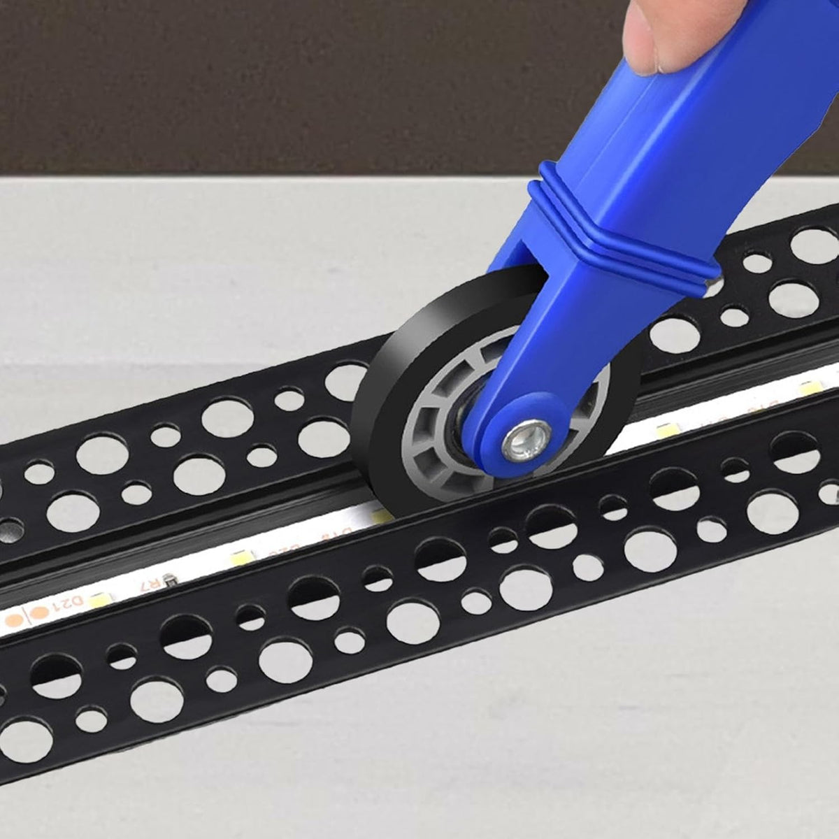 Rullo Per Installazione Strisce Led Larghe 5 - 10 mm Su Profilo