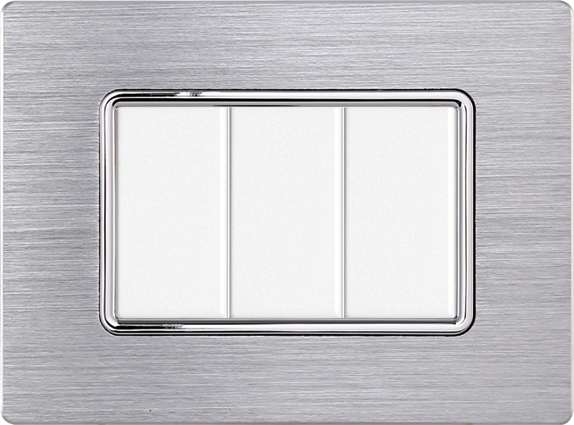 Placca in Alluminio Silver Lucido Compatibile Bticino Matix - 3 Posti - Ettroit